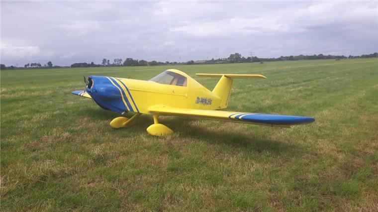 Propeller reißt ab: Notlandung auf einer Weide bei Rodenkirchen Ein Flugzeug ohne Propeller. Der riss in der Luft ab. Dem Piloten gelang die Notlandung.