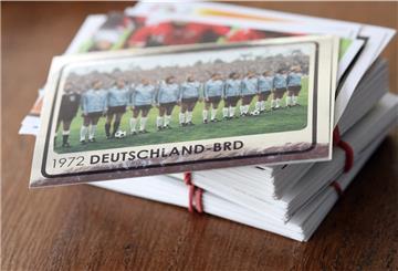 Ein Fußball-Sticker mit dem Foto der deutschen Nationalmannschaft von 1972. Panini-Bilder waren sehr begehrt.