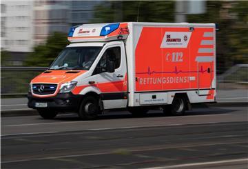 Ein Fußgänger ist am Montag in Bremen von einem Lkw erfasst worden. 