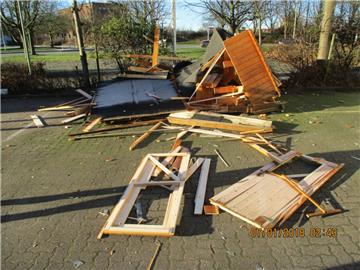 Ein Gartenhaus ist an der Bremerhavener Rheinstraße völlig demoliert worden. 