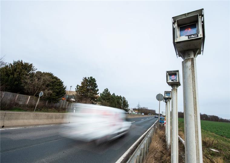 Ein Gericht hat den Betrieb eines Streckenradars wie hier an der B6 in der Region Hannover gestoppt.