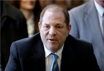 Ein Gericht in New York hat die historische Verurteilung des ehemaligen Filmmoguls Harvey Weinstein wegen Sexualverbrechen aufgehoben.