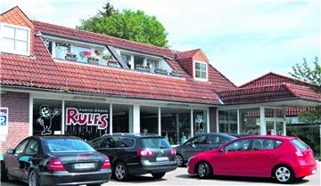 Ein Geschäftsgebäude mitten im Ortskern: Der Besitzer der Immobilie ist nach der Rulfs-Insolvenz auf der Suche nach Interessenten.