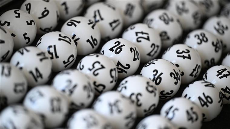 Glückspilz aus dem Emsland gewinnt über 1,8 Millionen Euro Ein glückliches Händchen beim Tippen der Lottozahlen: Ein Glückspilz aus dem Emsland gewinnt