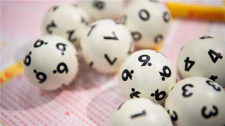 Jackpot geknackt - und fast 10,8 Millionen Euro gewonnen Ein Glückspilz aus Salzgitter tippt richtig im Lotto-Klassiker „6 aus 49“ - und gewinnt fast 10,8 Millionen Euro. (Symbolbild)