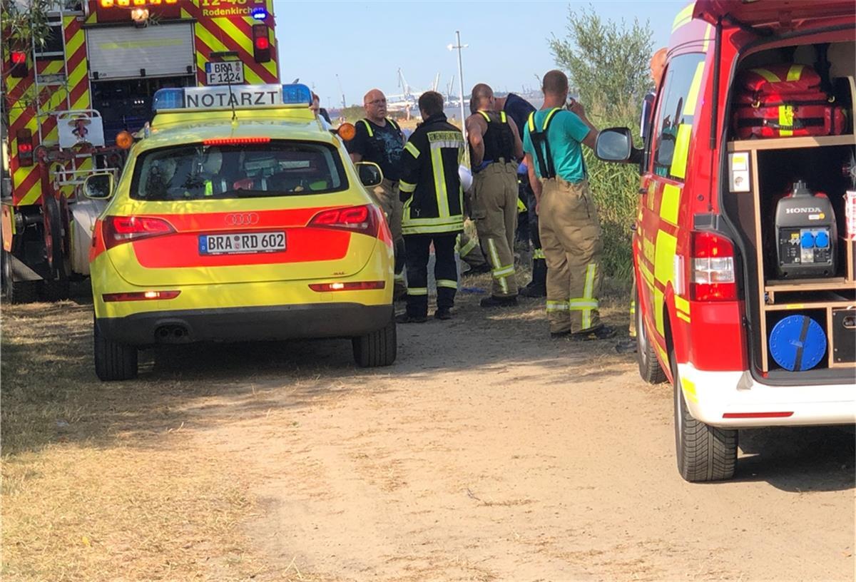 Mann in letzter Minute vor Ertrinken gerettet Ein Großaufgebot an Rettungskräften war zum Einsatz an den Kleinensieler Strand ausgerückt.