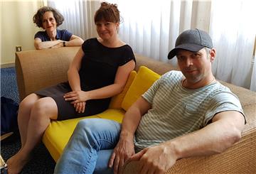 Ein großes Familiendrama erzählen (von links) Dramaturgin Nadja Hess, Ausstatterin Annegret Riediger und Regisseur Niklas Ritter im Großen Haus. 