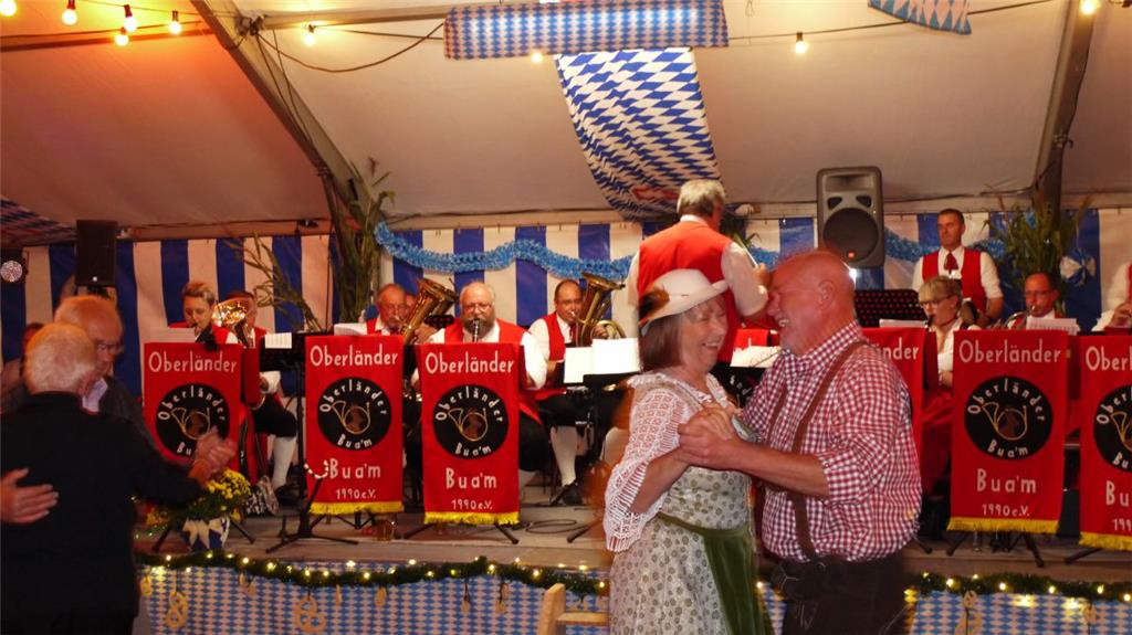 Ein großes Vergnügen auf der Tanzfläche. Oktoberfest in Nordholz. Foto: Heid