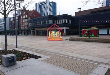 Ein grüner Fleck auf viel Beton könnte die "urbane Insel" vor dem Karstadt-Leerstand werden und Musikern eine Bühne bieten.