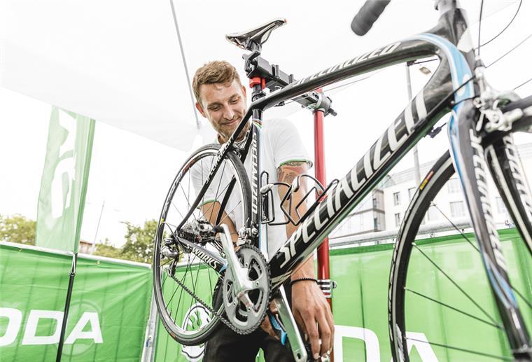 Ein gutes Rennrad gibt es ab etwa 1000 Euro. Nach oben sind kaum Grenzen gesetzt.