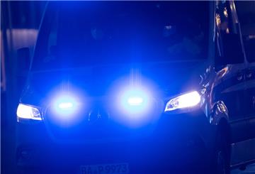 Blaulicht der Polizei in der Dunkelheit.