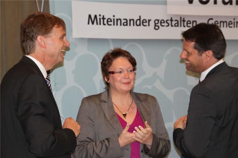 Ein Herz und eine Seele: Daniela Behrens mit ihrem Minister Olaf Lies 2011 auf einem SPD-Parteitag Cuxhaven, damals noch als Kreisvorsitzende und Landesvorsitzender.