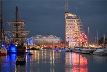 Ein Hingucker: Abends war das Gelände am Neuen Hafen eindrucksvoll beleuchtet.