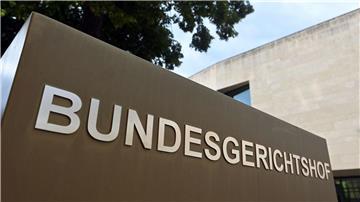 Ein Hinweisschild steht vor dem Bundesgerichtshof (BGH) in Karlsruhe.
