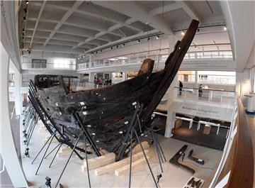 Ein imposantes Schiff: Die „Bremer Kogge“, 1962 in der Weser entdeckt, lockt seit Eröffnung dieses Ausstellungsbereiches zahlreiche Besucher in das Deutsche Schiffahrtsmuseum. Die Erhaltung des Schiffs soll gefährdet sein. 