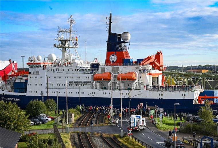 Ein Jahr lang war die „Polarstern“ im arktischen Eis unterwegs. Jetzt ist sie in ihren Heimathafen Bremerhaven zurückgekehrt. 