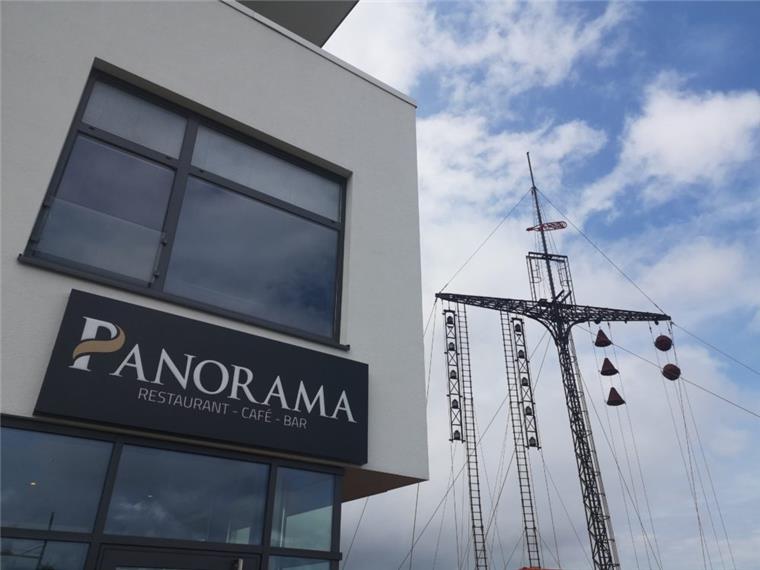Ein junger Mann aus Dresden, der seit vier Jahren in Bremerhaven lebt, öffnet das "Panorama".