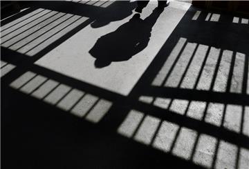 Ein junger Mann wollte zu seiner Ex-Freundin ins Frauengefängnis.