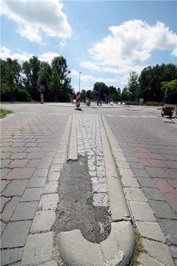 Ein kleiner Schandfleck: Hier wird gepflastert, um eine Einheitlichkeit herzuste...