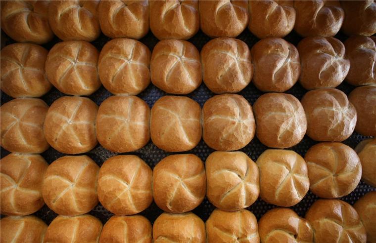 Ein kleines Dankeschön: Wer zehn Brötchen kauft, erhält eines umsonst – nur eine Vergünstigung von vielen, die durch die Ehrenamtskarte der Stadt Geestland möglich werden