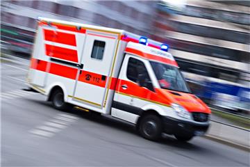 Ein Kleinkind ist bei einem Unfall im Landkreis Aurich schwer verletzt worden.