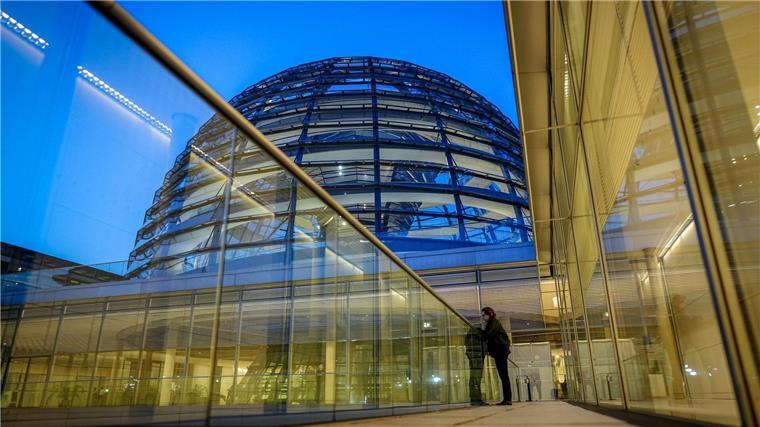 Ein Koloss aus Glas: die Reichstagskuppel. (Archivbild)
