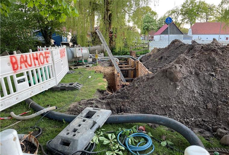 Westertimke: Leck im Abwasser-Kanal Ein Leck im Abwasserkanal sorgte für Erdarbeiten in Westertimke. Der Schaden ist inzwischen behoben. Eine Verunreinigung des angrenzenden Baches konnte verhindert werden.