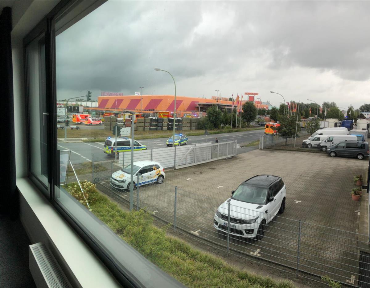 Ein Leser hat nord24 ein Bild von der abgesperrten Straße zugeschickt.