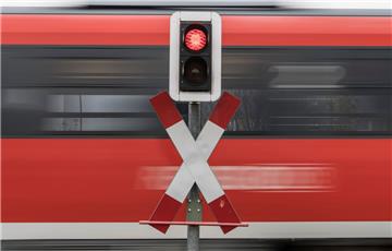 Ein Lkw-Fahrer ist am Dienstagabend gegen eine Schranke am Containerterminal gefahren. Es kam zu Verkehrsbehinderungen.