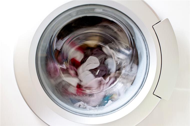 Warum eine Waschmaschine die Feuerwehr auf den Plan ruft Ein lockerer Waschmaschinenschlauch hat mehrere Wohnungen in einem Haus an der Metzer Straße unter Wasser gesetzt.