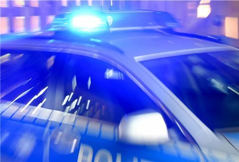 Ein Lokführer hat am Dienstagvormittag eine leblose Person im Braker Sieltief treiben sehen und die Polizei alarmiert.