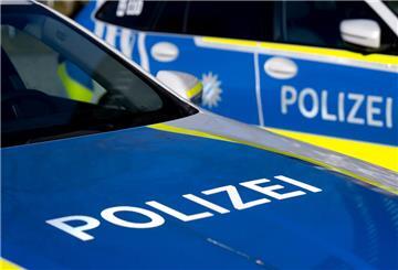 Ein Mann belästigte im RE 4448 drei junge Frauen. Die Zugbegleiterin alarmierte die Polizei, die den Täter am Hauptbahnhof Bremen festnahm.