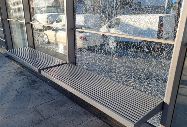 Niedersachsen: Mann nach Streit auf Bahnsteig erschossen Ein Mann ist auf einem Bahnsteig in Hannover mit einer Schusswaffe lebensgefährlich verletzt worden.