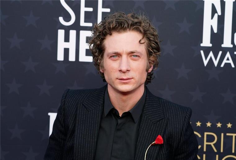 „Soft Jocks“ sind angesagt: Auf diese Männer stehen die Frauen 2024 Ein Mann vom Typus „Soft Jocks“: Schauspieler Jeremy Allen White.