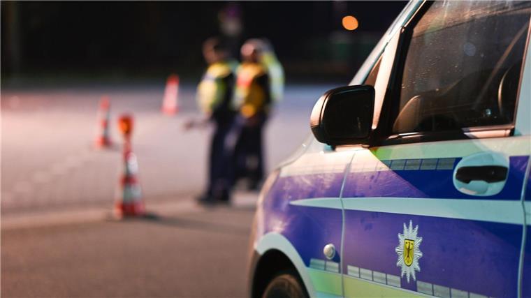 Fahrer mit Drogen im Wert von rund 400.000 Euro erwischt Ein mutmaßlicher Drogenkurier ist mit Amphetamin im Wert von rund 400.000 Euro auf der A30 nahe der deutsch-niederländischen Grenze erwischt worden. (Symbolbild)