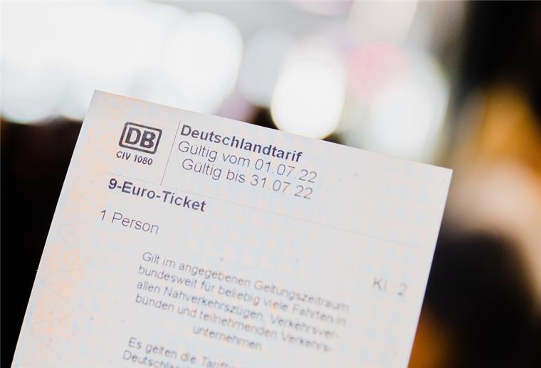 Verkehrsminister: Nachfolger für 9-Euro-Ticket ab Ende 2022 möglich Ein Nachfolgeangebot für das Ende August auslaufende 9-Euro-Ticket ist nach Worten von Bundesverkehrsminister Volker Wissing Ende des Jahres oder Anfang 2023 möglich.