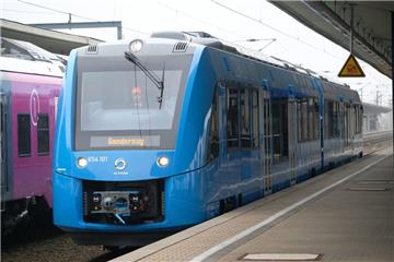 Ein neuer Brennstoffzellenzug, der mit Strom aus Wasserstoff fährt am Sonntag zum ersten Mal in Bremervörde. 