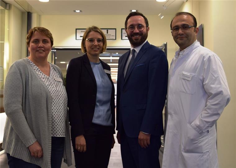 Ein neues Team führt die Esenshammer Klinik. Der bisherige Ärztliche Direktor wurde von allen Aufgaben entbunden, nachdem er gekündigt hatte.