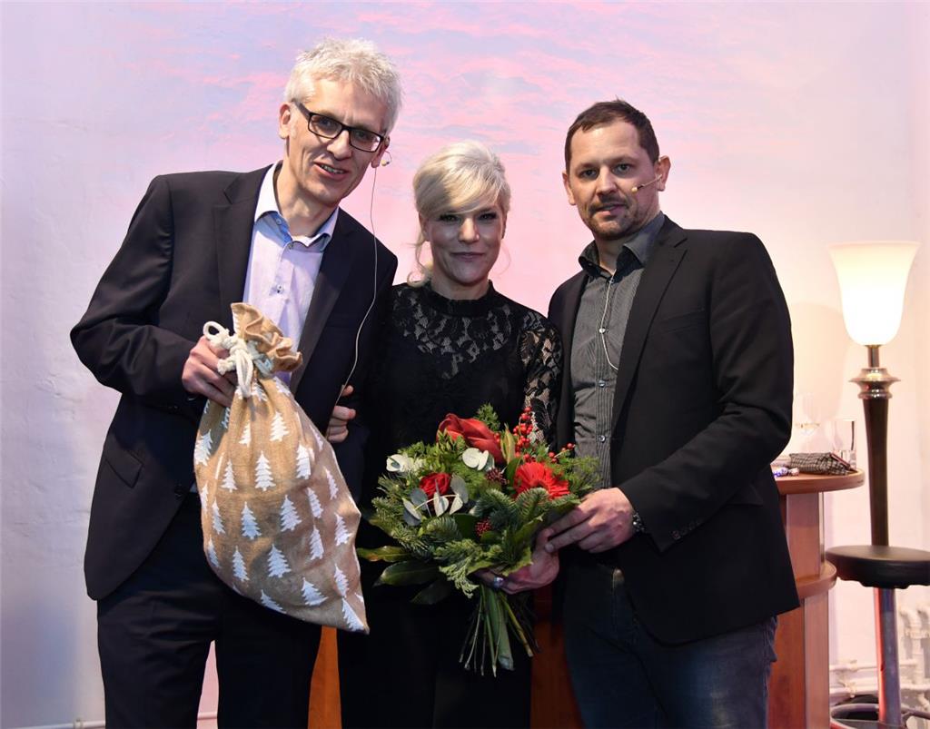 Ein Nikolausgeschenk zum Abschied. Bei den regionalen Produkten durfte der Köhlener Landschinken natürlich nicht fehlen.