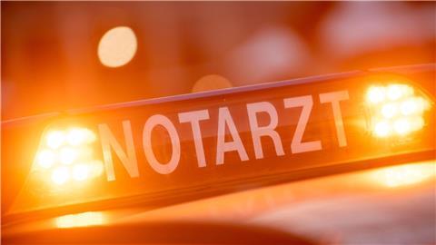 Ein Notarzt stellte nur noch den Tod des Mannes fest. (Symbolfoto)
