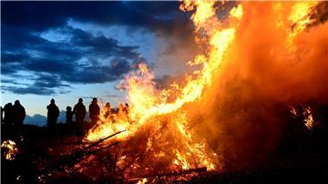 Ein Osterfeuer im Landkreis Celle endete mit Verletzten.