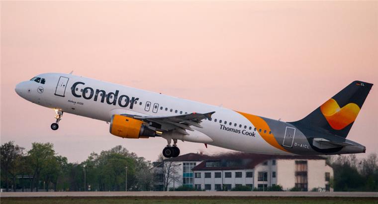 Bundesregierung will Condor mit knapp 400 Millionen aushelfen Ein Passagierflugzeug der Fluggesellschaft Condor vom Typ Airbus A320 startet am frühen Morgen gen Mallorca.