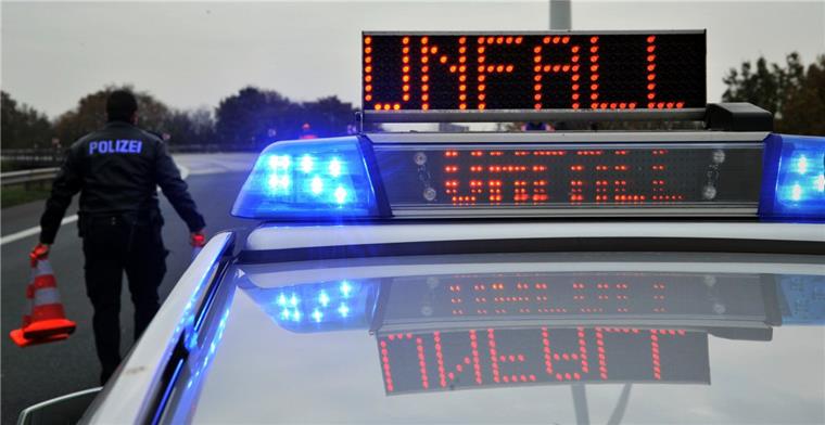 Ein Rennradfahrer hat sich am Mittwoch bei einem Verkehrsunfall in Lemwerder schwere Verletzungen zugezogen