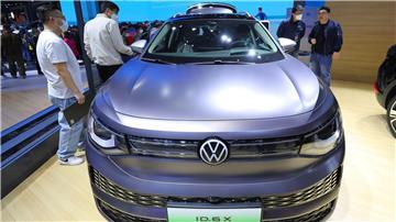 Ein SAIC Volkswagen ID.6 X wird auf der „20. Shanghai International Automobile Industry Exhibition“ ausgestellt.