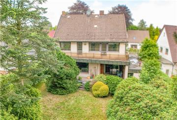 Ein Haus mit Garten.