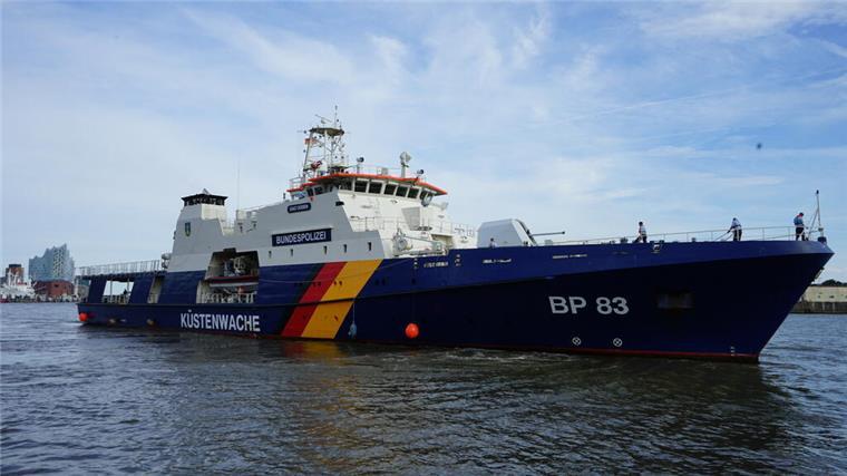Umweltalarm in der Nordsee: Ölfilm vor Helgoland entdeckt Das Einsatzschiff BP 83 „Bad Düben“ der Bundespolizei. Es war im Einsatz vor Cuxhaven.