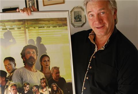 Tom Edebohls und das Filmplakat von „Boot und Dood