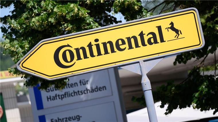 Continental kann mit Sorgenkind Autozulieferung punkten Ein Schild weist den Weg zum Continental-Werk.