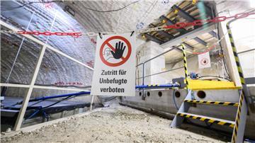 Ein Schild „Zutritt für Unbefugte verboten“ hängt im Atommülllager Asse im Landkreis Wolfenbüttel.