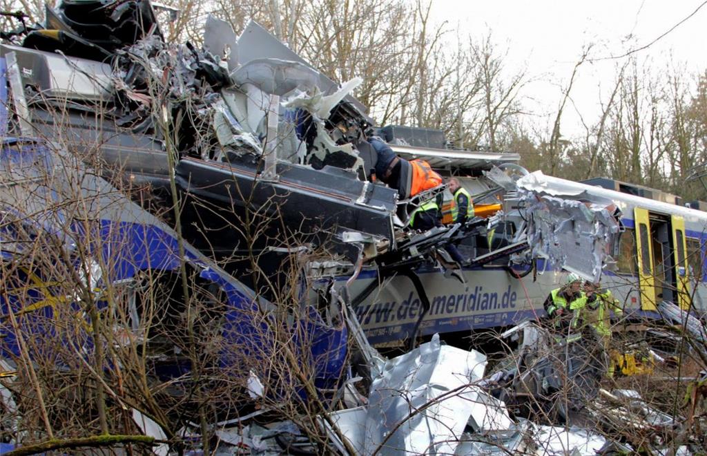 Ein schlimmes Bild der Verwüstung an der Unglücksstelle. Foto Reisner, dpa